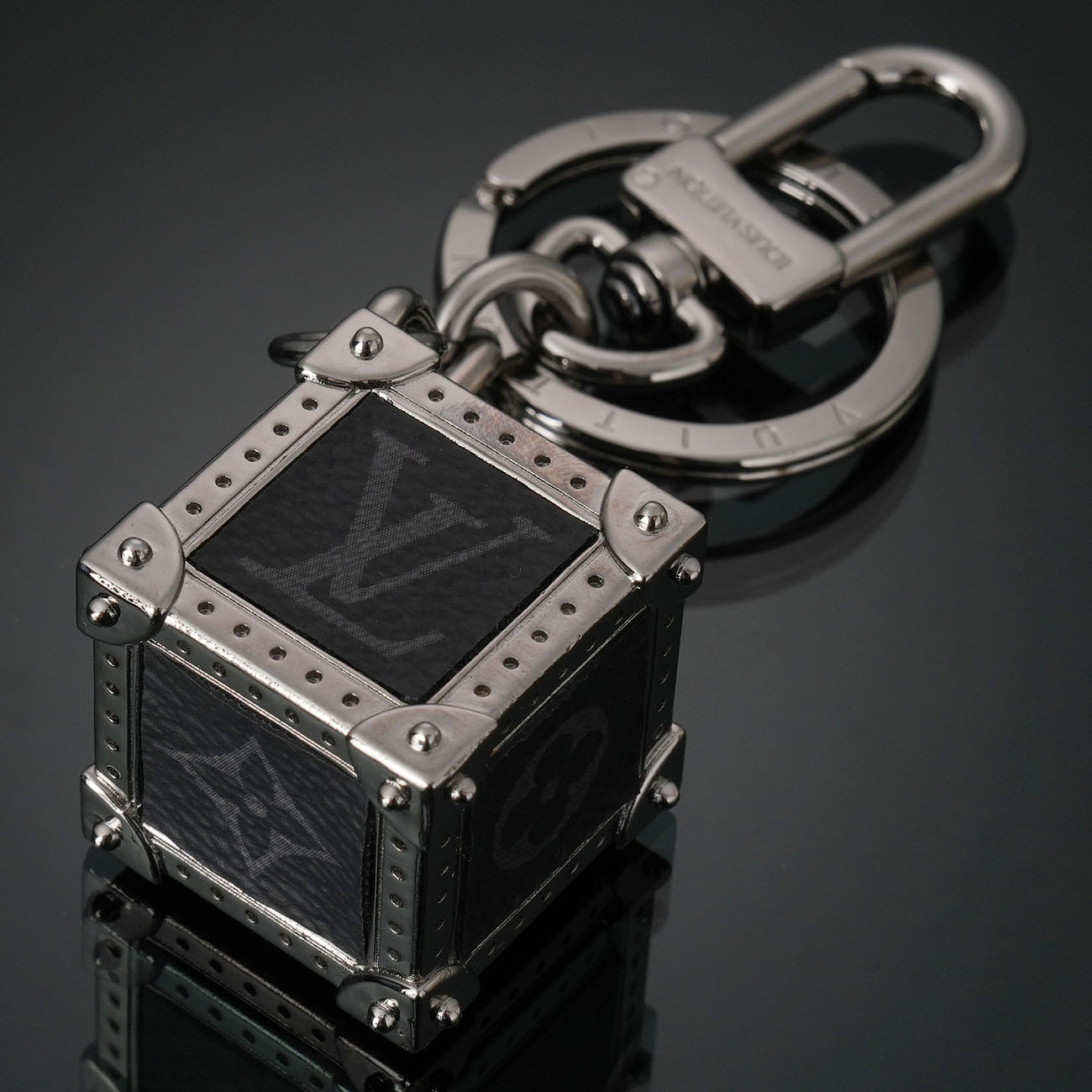 LOUIS VUITTON(USED)루이비통 M68867 큐브 키링